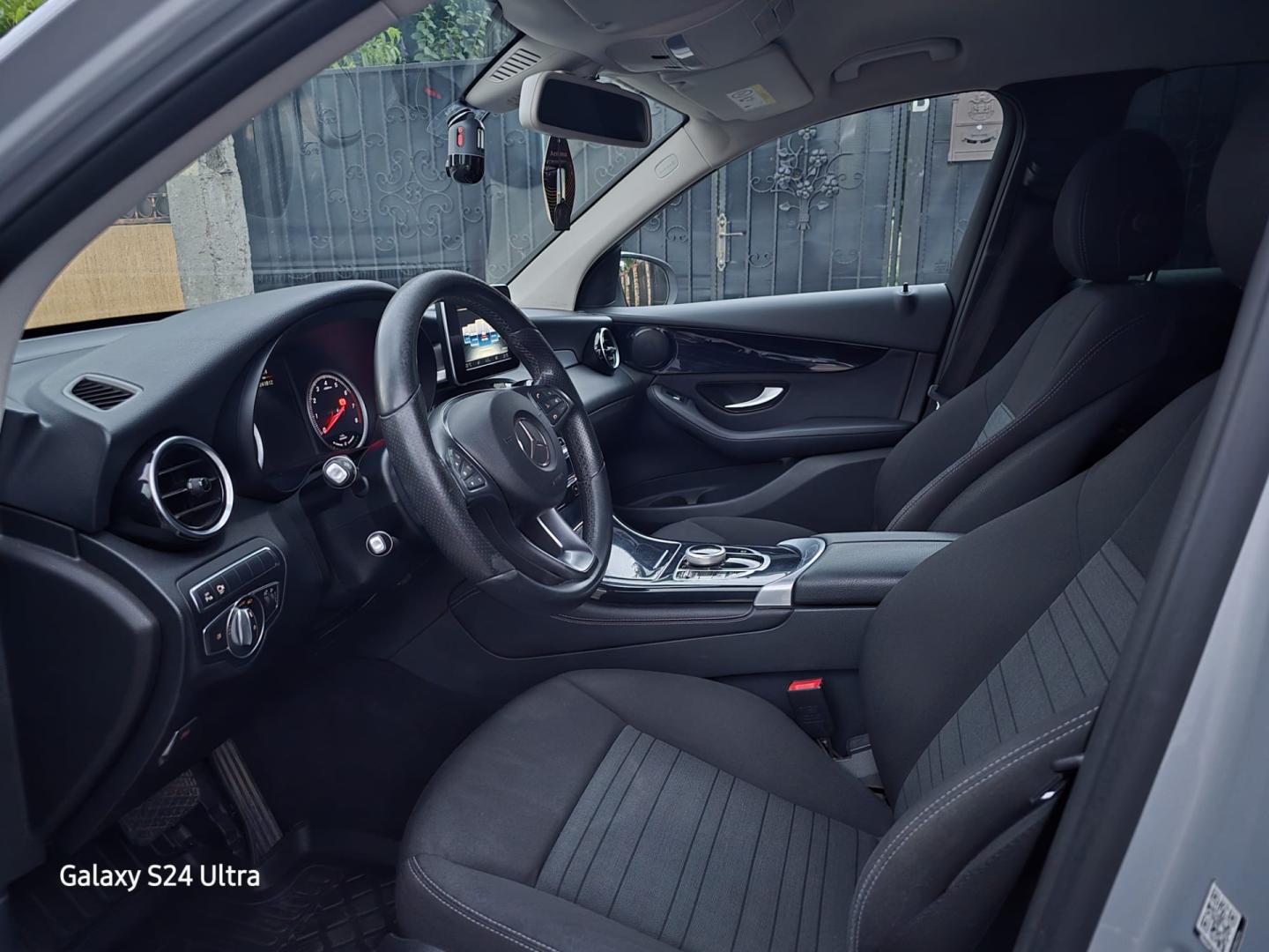 Cumpara/ Vinde online Mercedes-Benz GLC 350 2017 SH, la cel mai bun pret pentru tine!