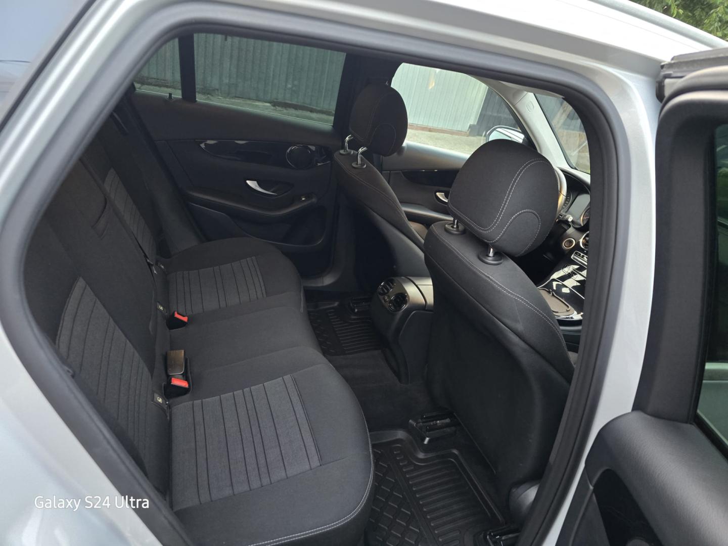 Cumpara/ Vinde online Mercedes-Benz GLC 350 2017 SH, la cel mai bun pret pentru tine!