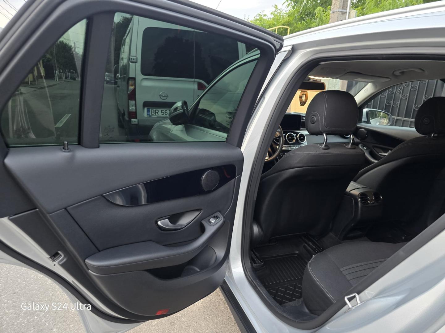 Cumpara/ Vinde online Mercedes-Benz GLC 350 2017 SH, la cel mai bun pret pentru tine!