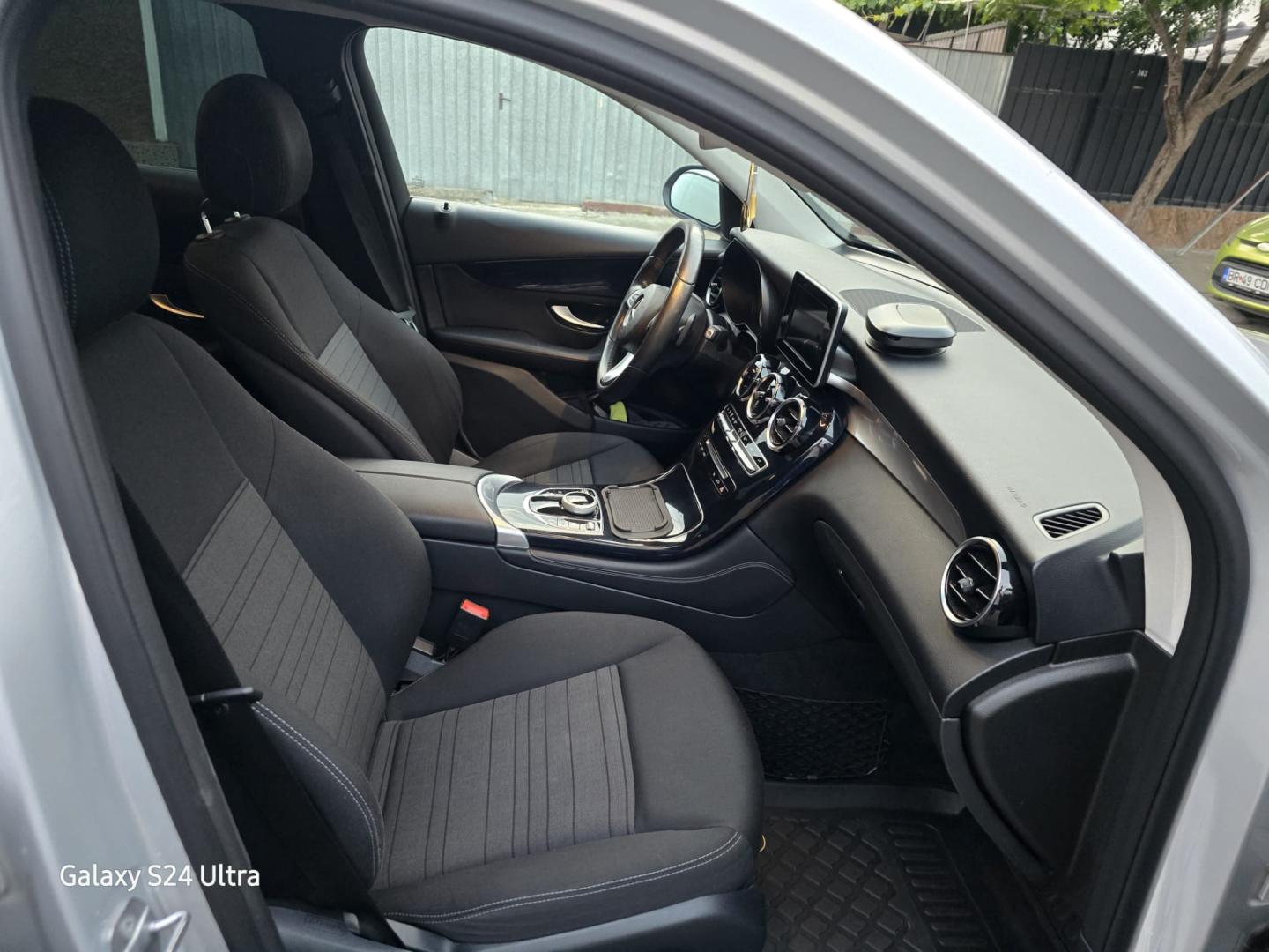Cumpara/ Vinde online Mercedes-Benz GLC 350 2017 SH, la cel mai bun pret pentru tine!