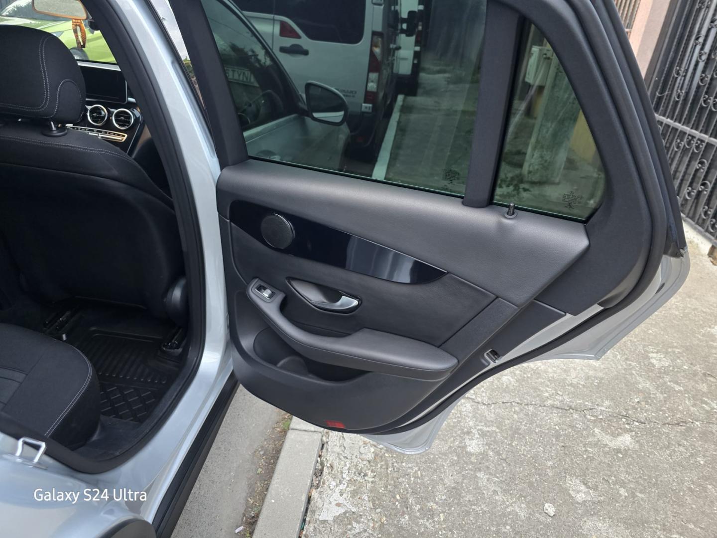 Cumpara/ Vinde online Mercedes-Benz GLC 350 2017 SH, la cel mai bun pret pentru tine!