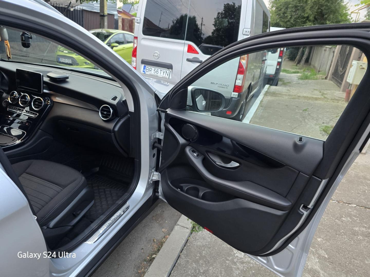 Cumpara/ Vinde online Mercedes-Benz GLC 350 2017 SH, la cel mai bun pret pentru tine!