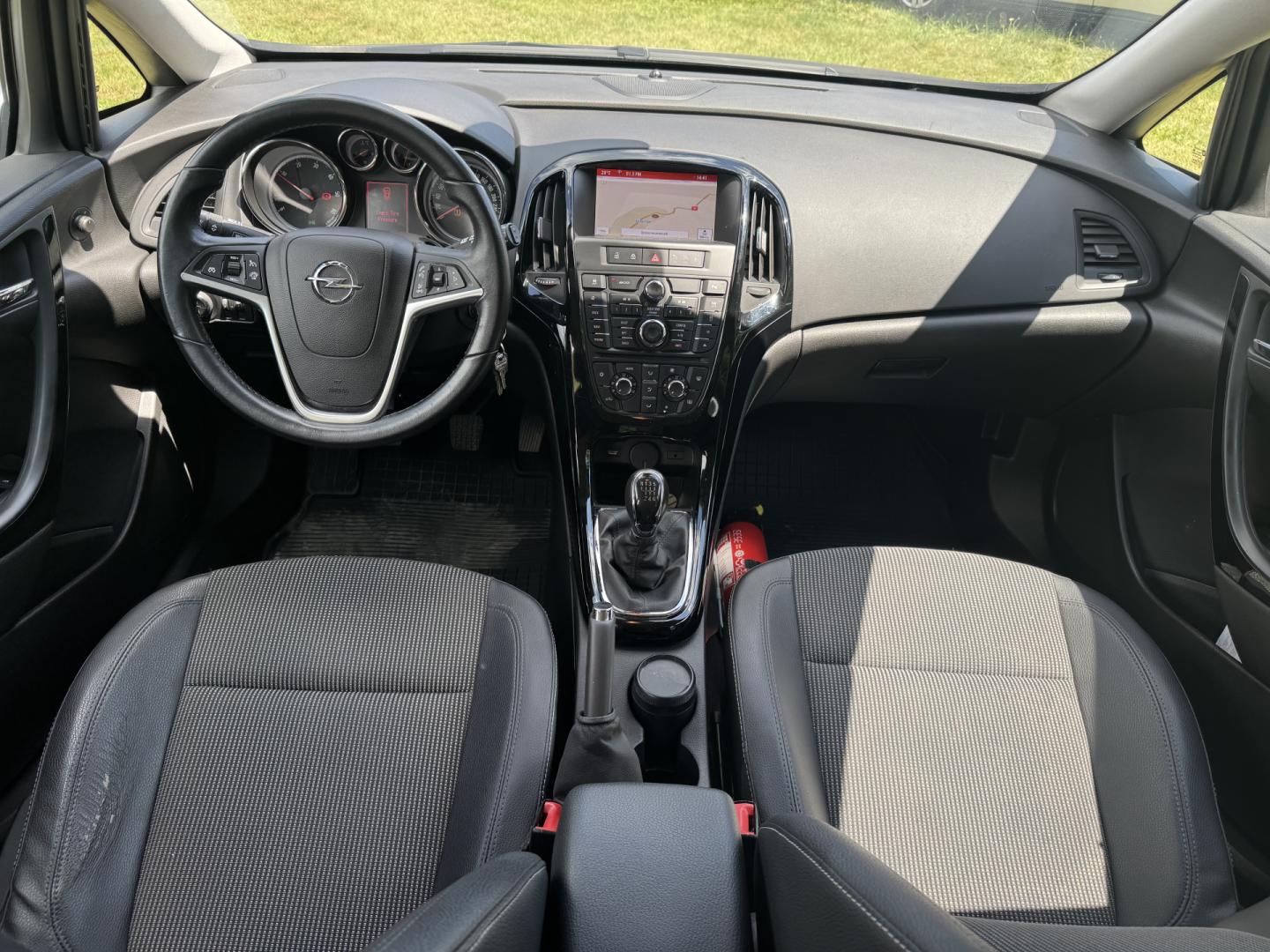Cumpara/ Vinde online Opel Astra 2016 SH, la cel mai bun pret pentru tine!