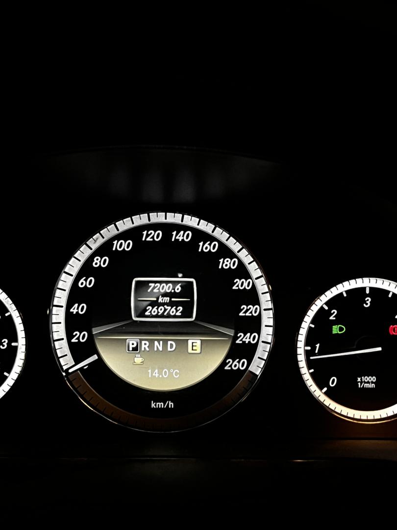 Cumpara/ Vinde online Mercedes-Benz E 220 2011 SH, la cel mai bun pret pentru tine!