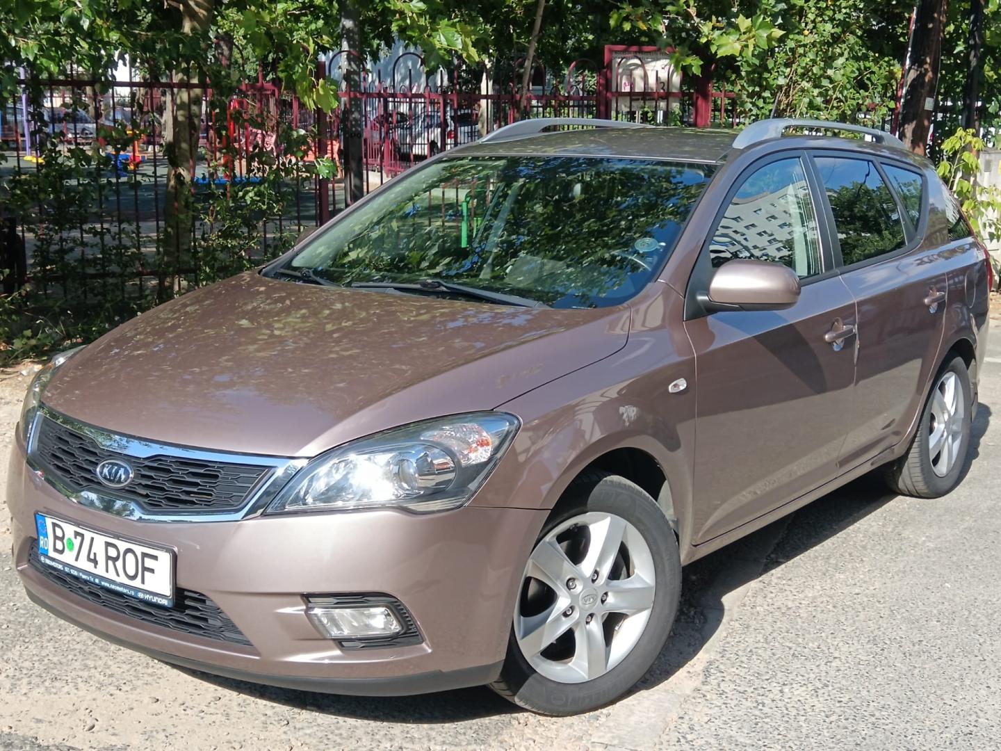 Cumpara/ Vinde online Kia cee'd Sportswagon 2010 SH, la cel mai bun pret pentru tine!