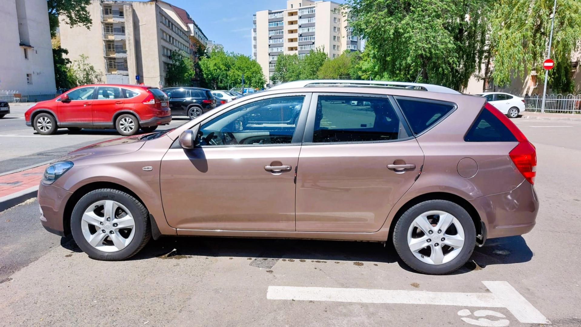 Cumpara/ Vinde online Kia cee'd Sportswagon 2010 SH, la cel mai bun pret pentru tine!