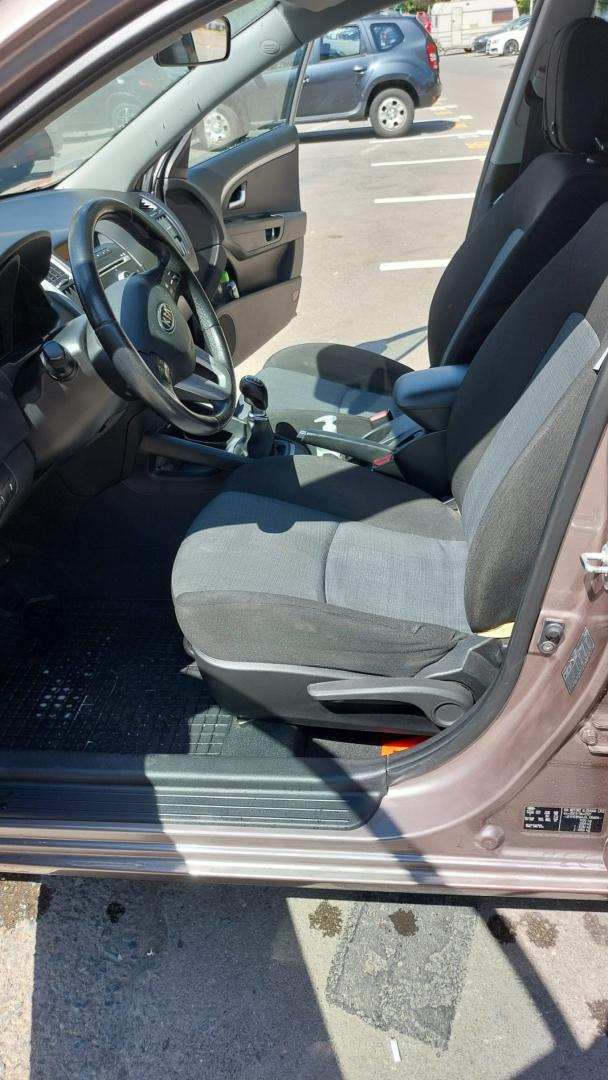 Cumpara/ Vinde online Kia cee'd Sportswagon 2010 SH, la cel mai bun pret pentru tine!