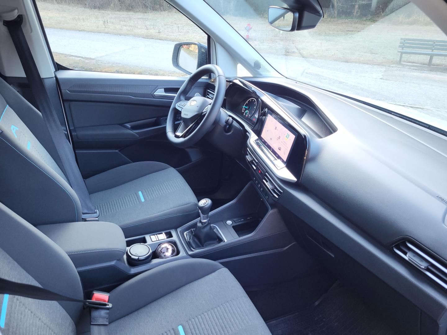 Cumpara/ Vinde online Ford Tourneo Connect 2023 SH, la cel mai bun pret pentru tine!