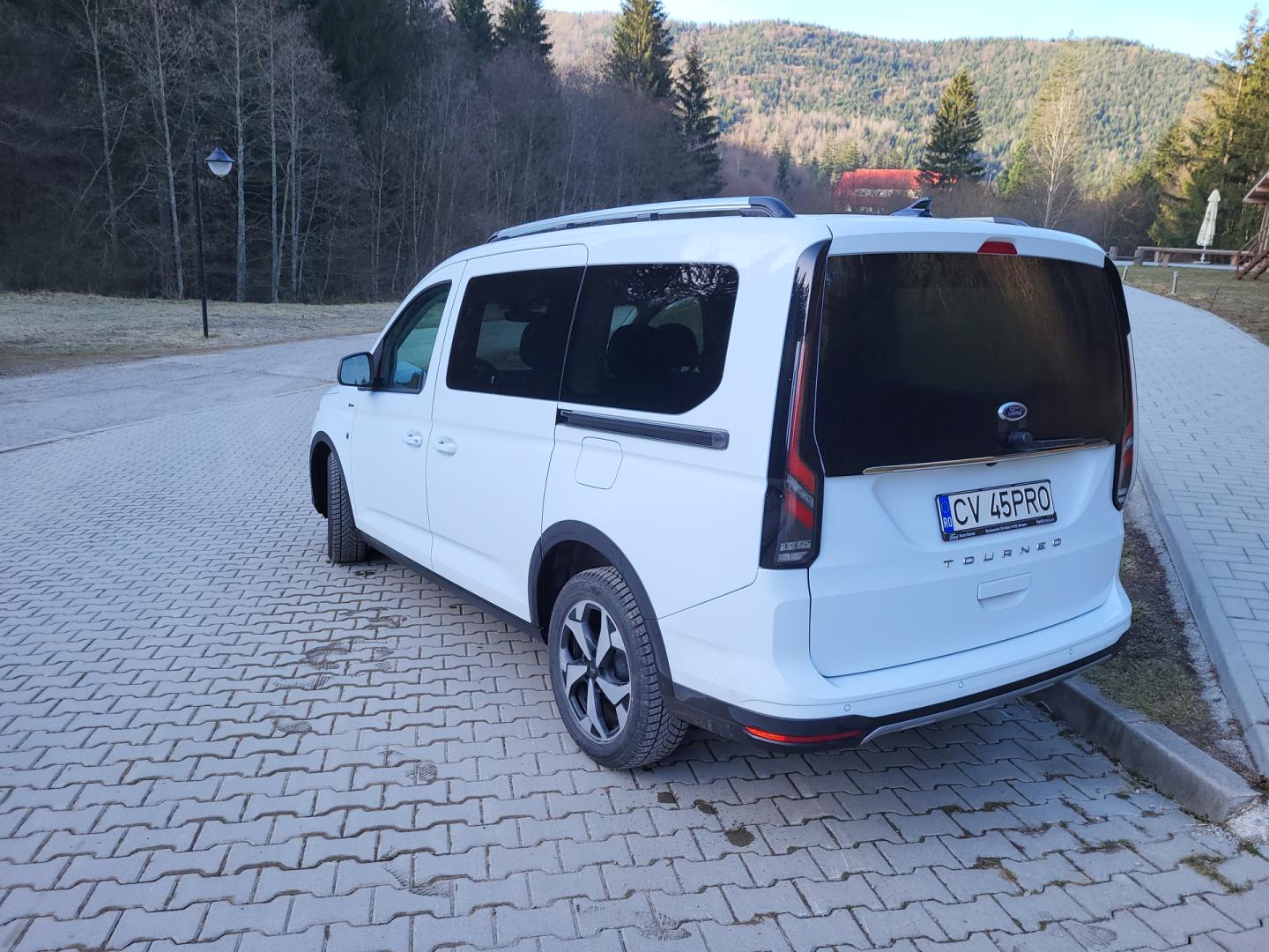 Cumpara/ Vinde online Ford Tourneo Connect 2023 SH, la cel mai bun pret pentru tine!