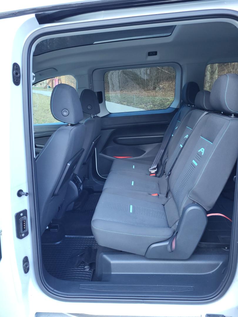 Cumpara/ Vinde online Ford Tourneo Connect 2023 SH, la cel mai bun pret pentru tine!