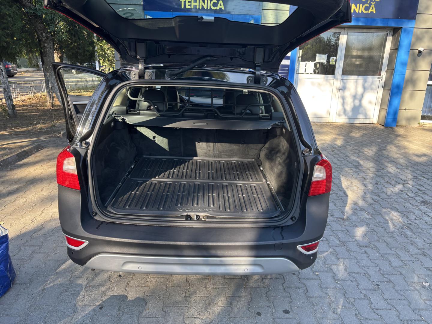Cumpara/ Vinde online Volvo XC70 2009 SH, la cel mai bun pret pentru tine!