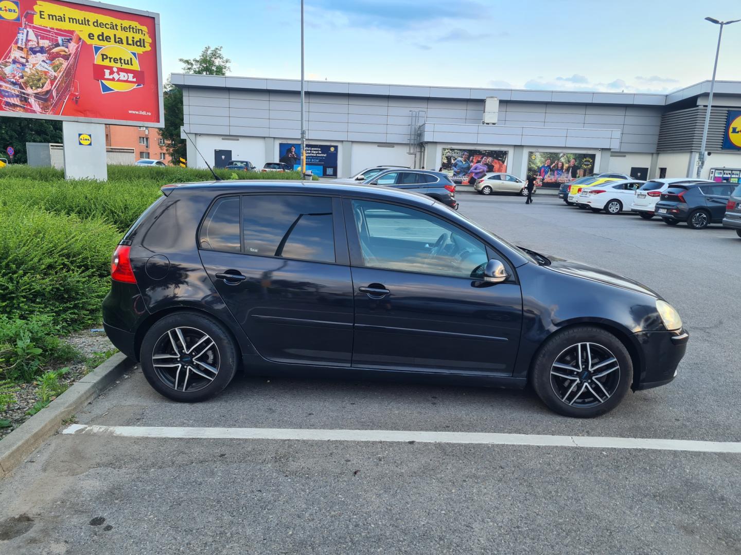 Cumpara/ Vinde online Volkswagen Golf 2008 SH, la cel mai bun pret pentru tine!