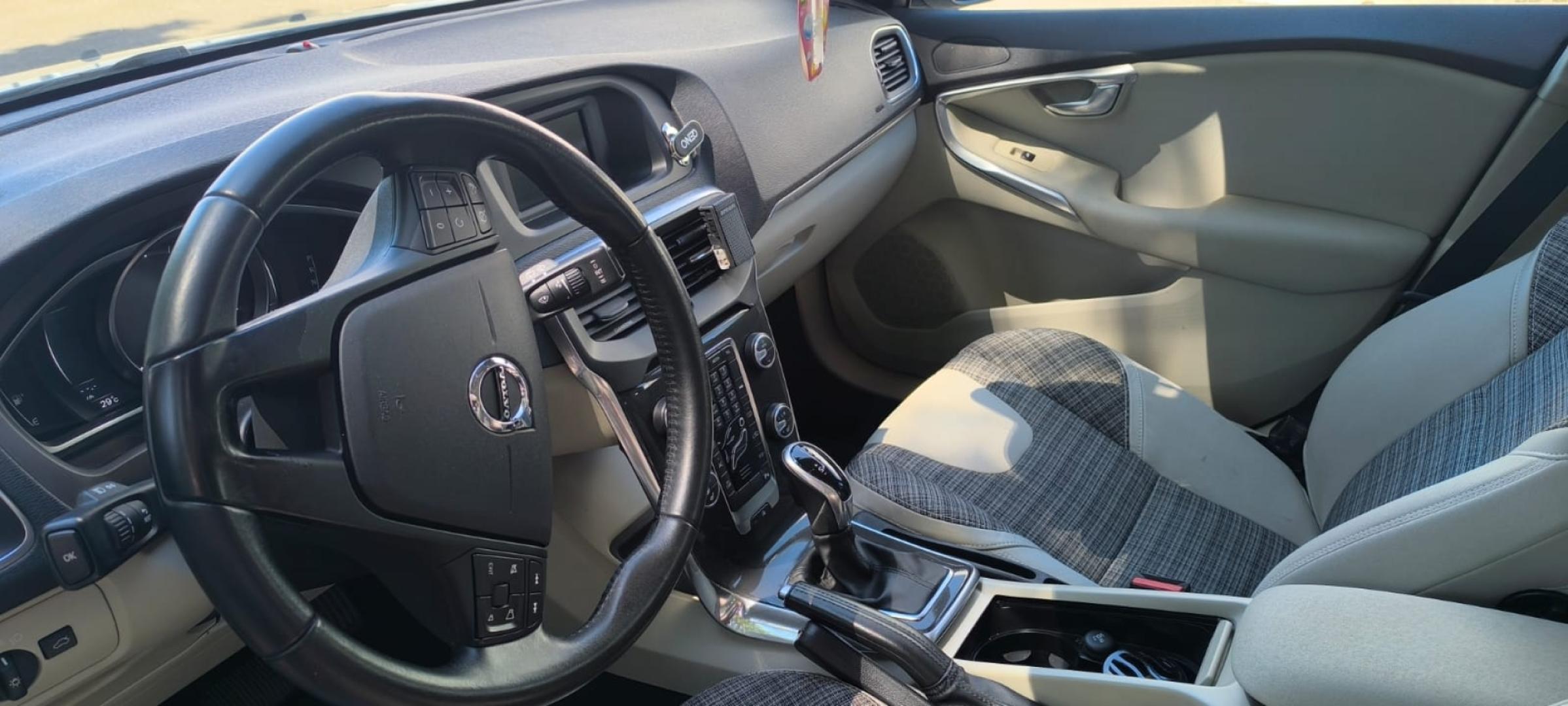 Cumpara/ Vinde online Volvo V40 2017 SH, la cel mai bun pret pentru tine!