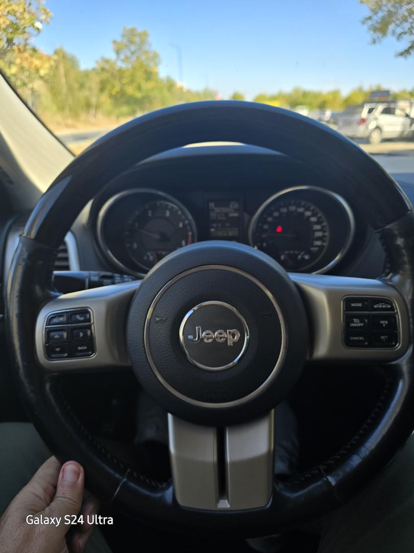 Cumpara/ Vinde online Jeep Grand Cherokee 2012 SH, la cel mai bun pret pentru tine!