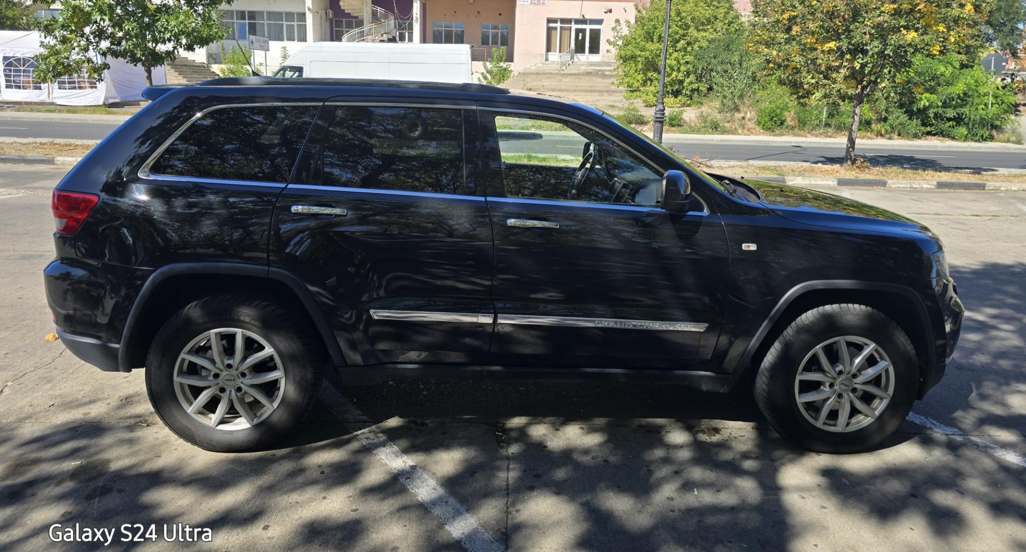 Cumpara/ Vinde online Jeep Grand Cherokee 2012 SH, la cel mai bun pret pentru tine!