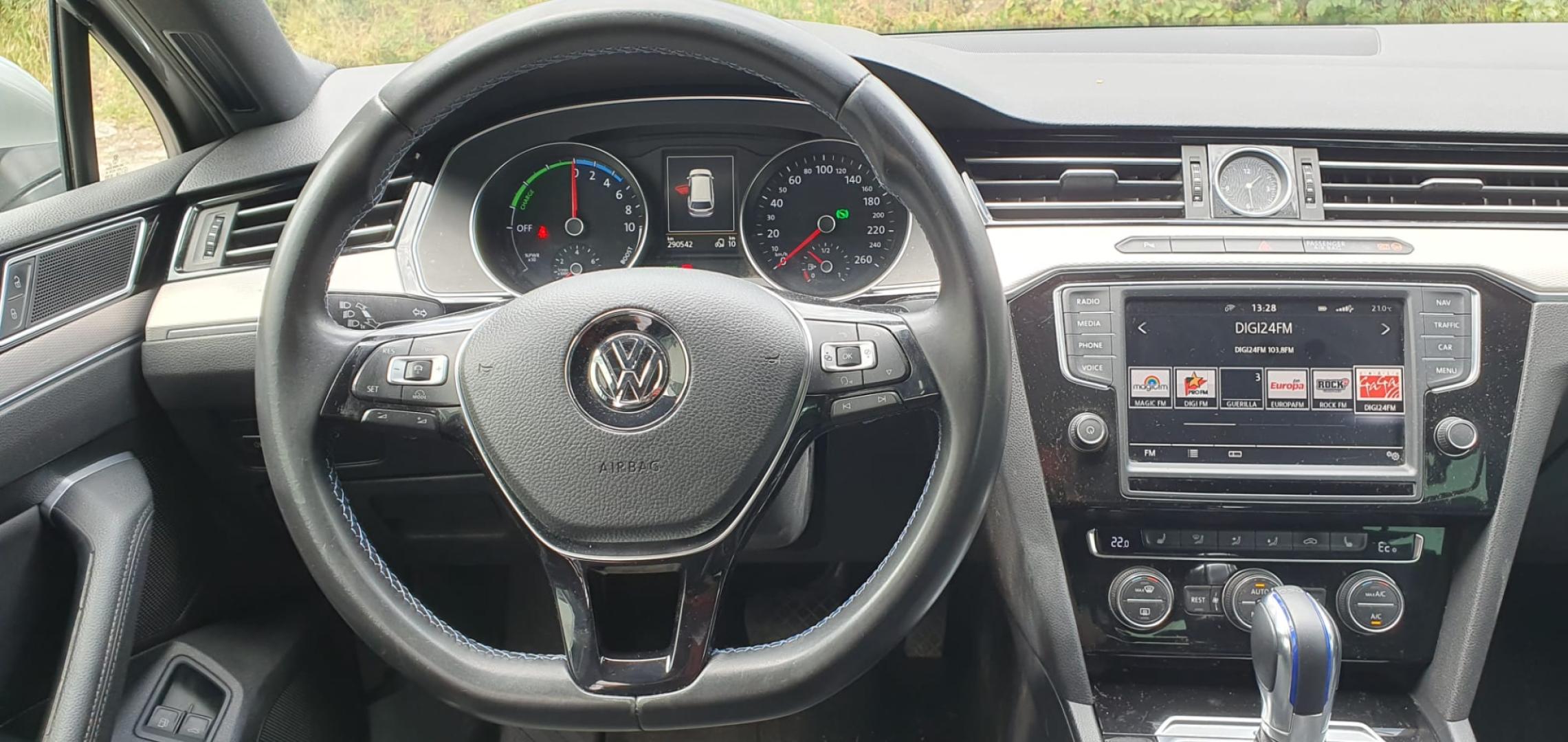 Cumpara/ Vinde online Volkswagen Passat Variant 2016 SH, la cel mai bun pret pentru tine!