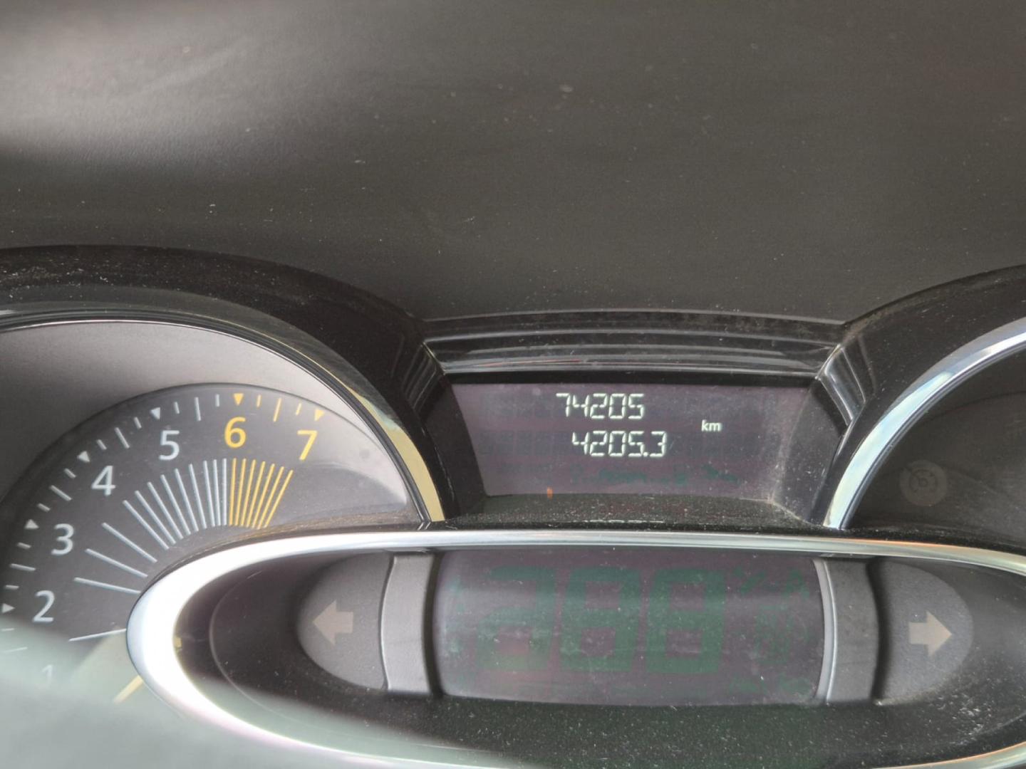 Cumpara/ Vinde online Renault  Clio 2016 SH, la cel mai bun pret pentru tine!