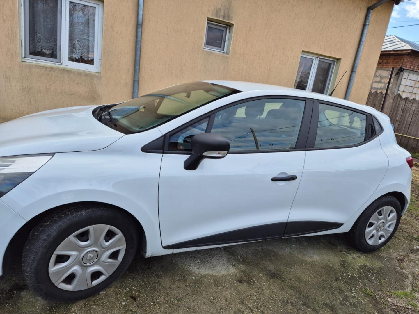 Cumpara/ Vinde online Renault  Clio 2016 SH, la cel mai bun pret pentru tine!