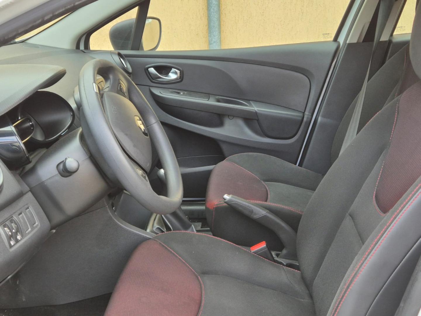 Cumpara/ Vinde online Renault  Clio 2016 SH, la cel mai bun pret pentru tine!