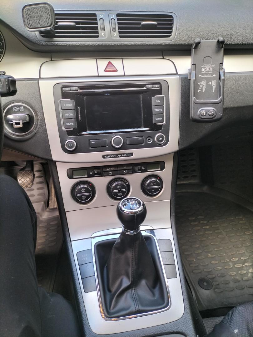 Cumpara/ Vinde online Volkswagen Passat Variant 2010 SH, la cel mai bun pret pentru tine!