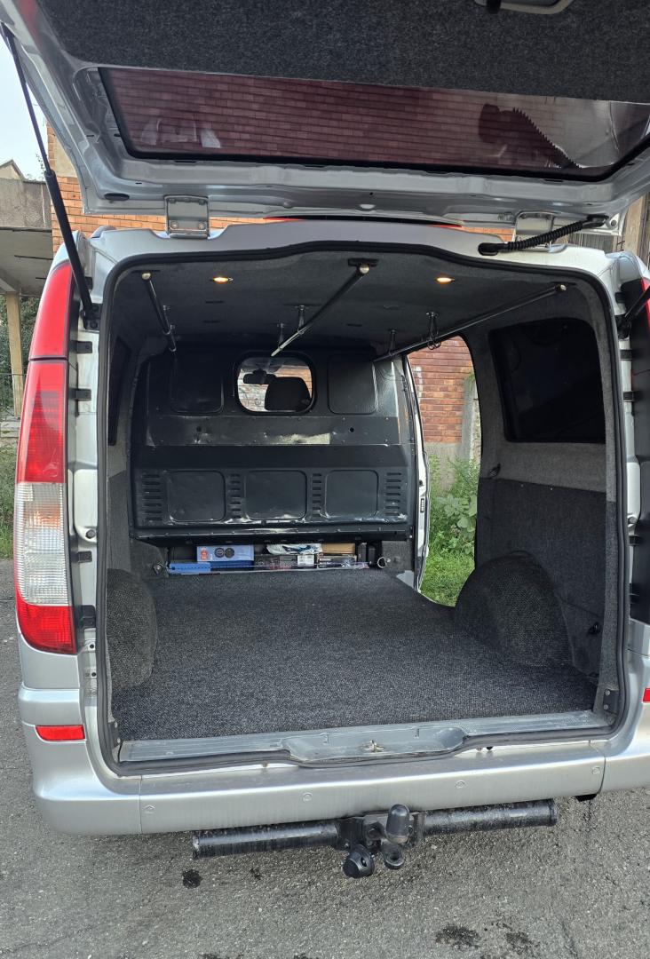 Cumpara/ Vinde online Mercedes-Benz Vito 2006 SH, la cel mai bun pret pentru tine!