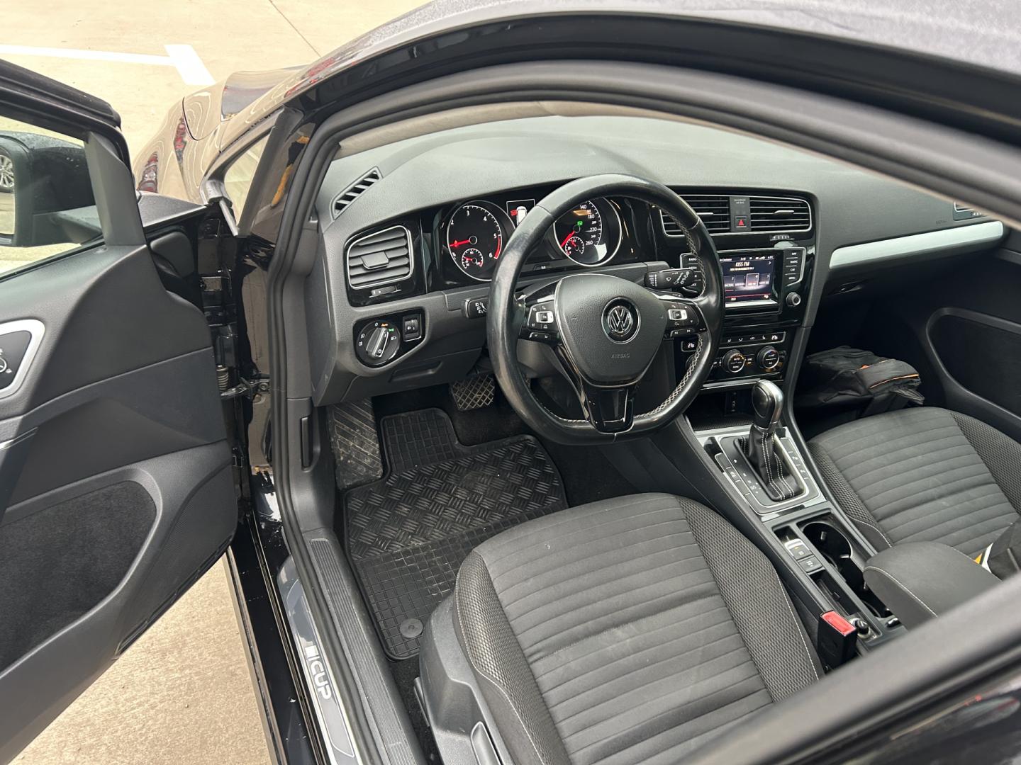 Cumpara/ Vinde online Volkswagen Golf 2015 SH, la cel mai bun pret pentru tine!