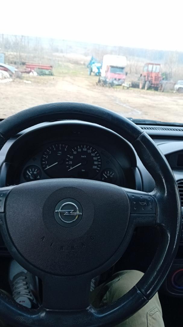 Cumpara/ Vinde online Opel Corsa 2003 SH, la cel mai bun pret pentru tine!