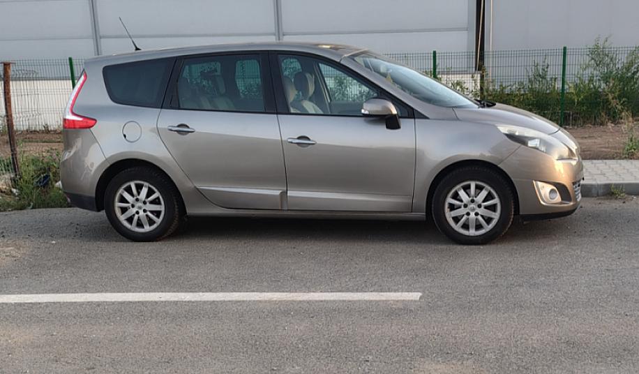 Cumpără / Vinde Renault  Grand Scenic 2009 SH, la cel mai bun pret pentru tine!