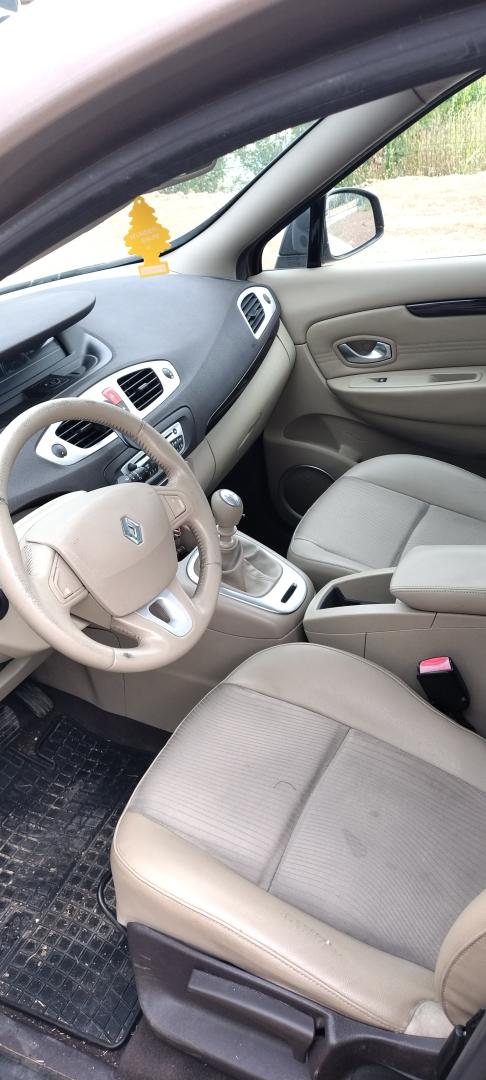 Cumpara/ Vinde online Renault  Grand Scenic 2009 SH, la cel mai bun pret pentru tine!