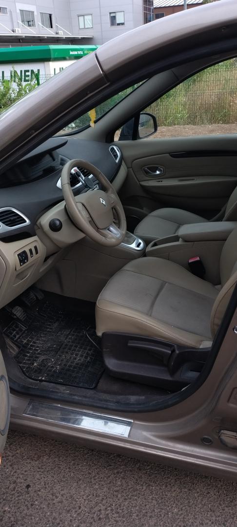 Cumpara/ Vinde online Renault  Grand Scenic 2009 SH, la cel mai bun pret pentru tine!