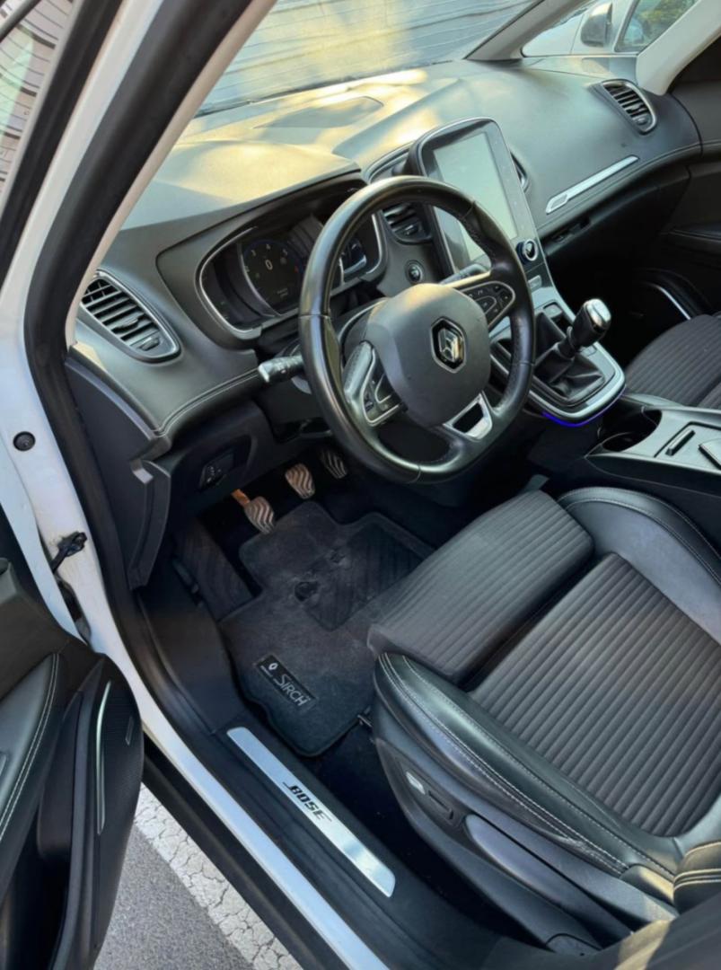 Cumpara/ Vinde online Renault  Grand Scenic 2018 SH, la cel mai bun pret pentru tine!