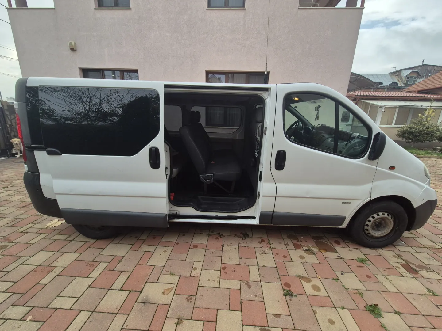 Cumpara/ Vinde online Opel Vivaro 2011 SH, la cel mai bun pret pentru tine!