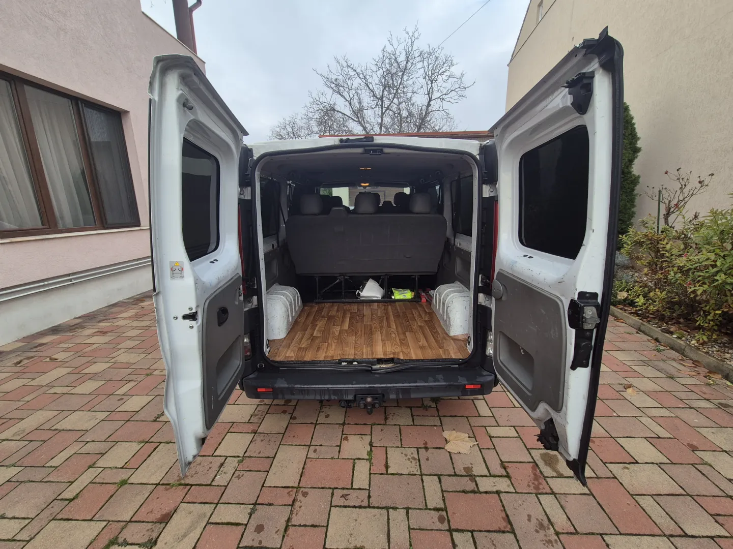 Cumpara/ Vinde online Opel Vivaro 2011 SH, la cel mai bun pret pentru tine!