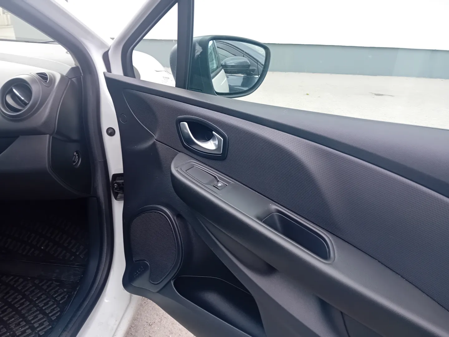 Cumpara/ Vinde online Renault  Clio 2018 SH, la cel mai bun pret pentru tine!