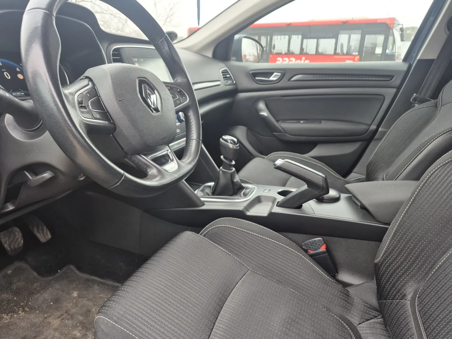 Cumpara/ Vinde online Renault  Megane 2016 SH, la cel mai bun pret pentru tine!