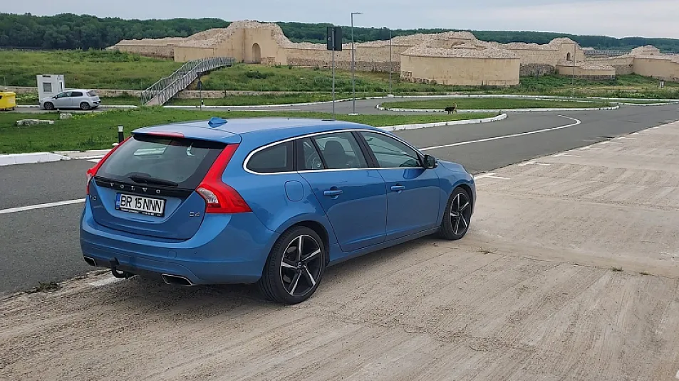 Cumpără / Vinde Volvo V60 2014 SH, la cel mai bun pret pentru tine!