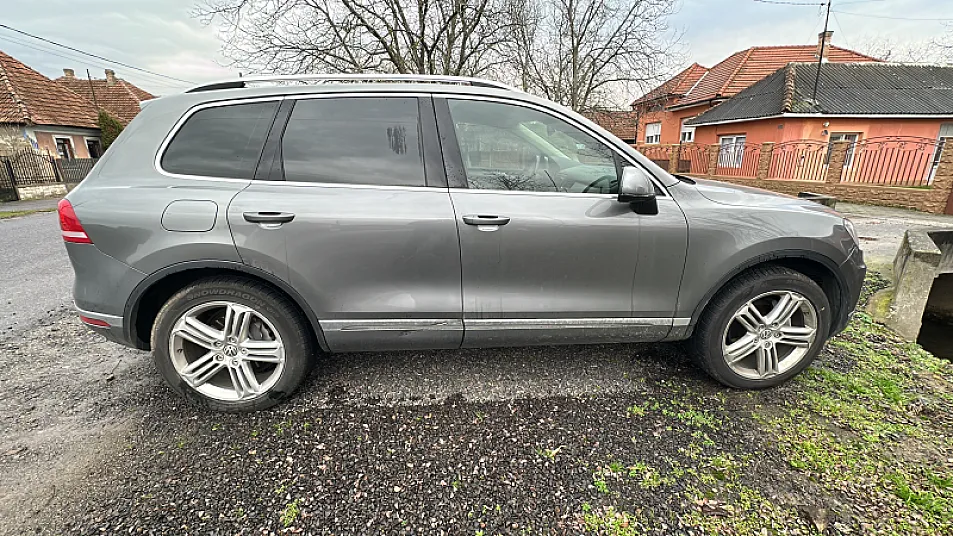 Cumpără / Vinde Volkswagen Touareg 2015 SH, la cel mai bun pret pentru tine!