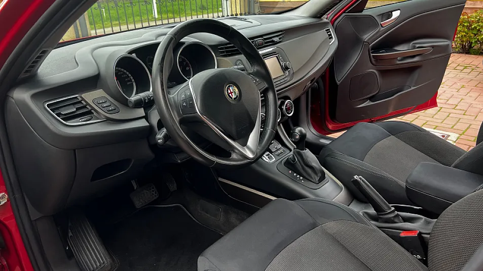 Cumpără / Vinde Alfa Romeo Giulietta 2015 SH, la cel mai bun pret pentru tine!
