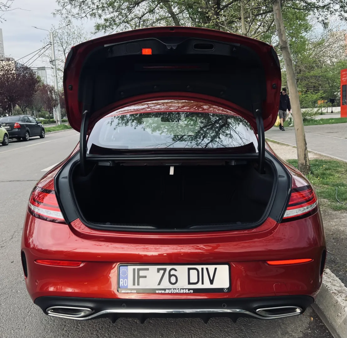 Cumpara/ Vinde online Mercedes-Benz C 300 2020 SH, la cel mai bun pret pentru tine!