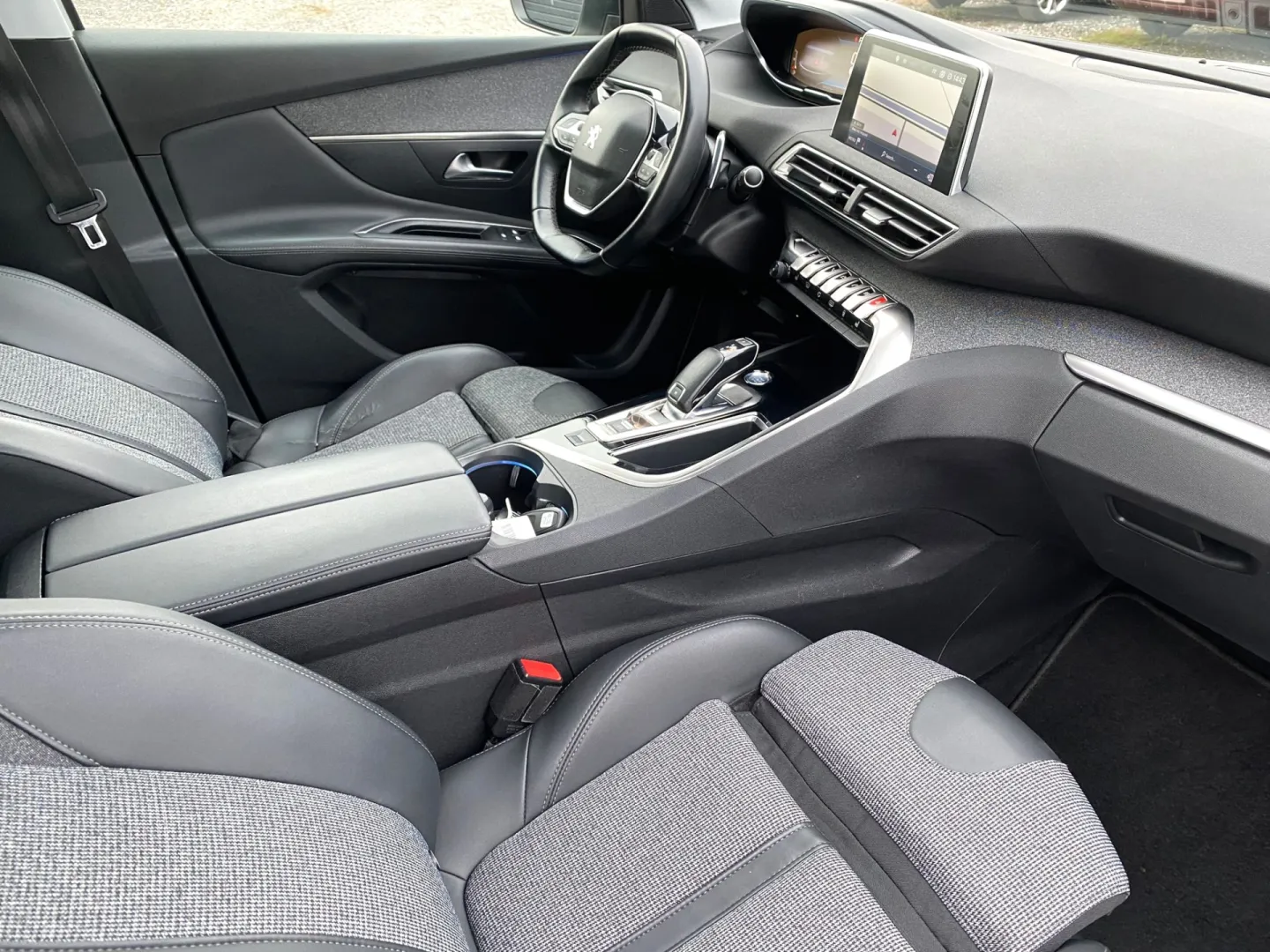 Cumpara/ Vinde online Peugeot 3008 2020 SH, la cel mai bun pret pentru tine!