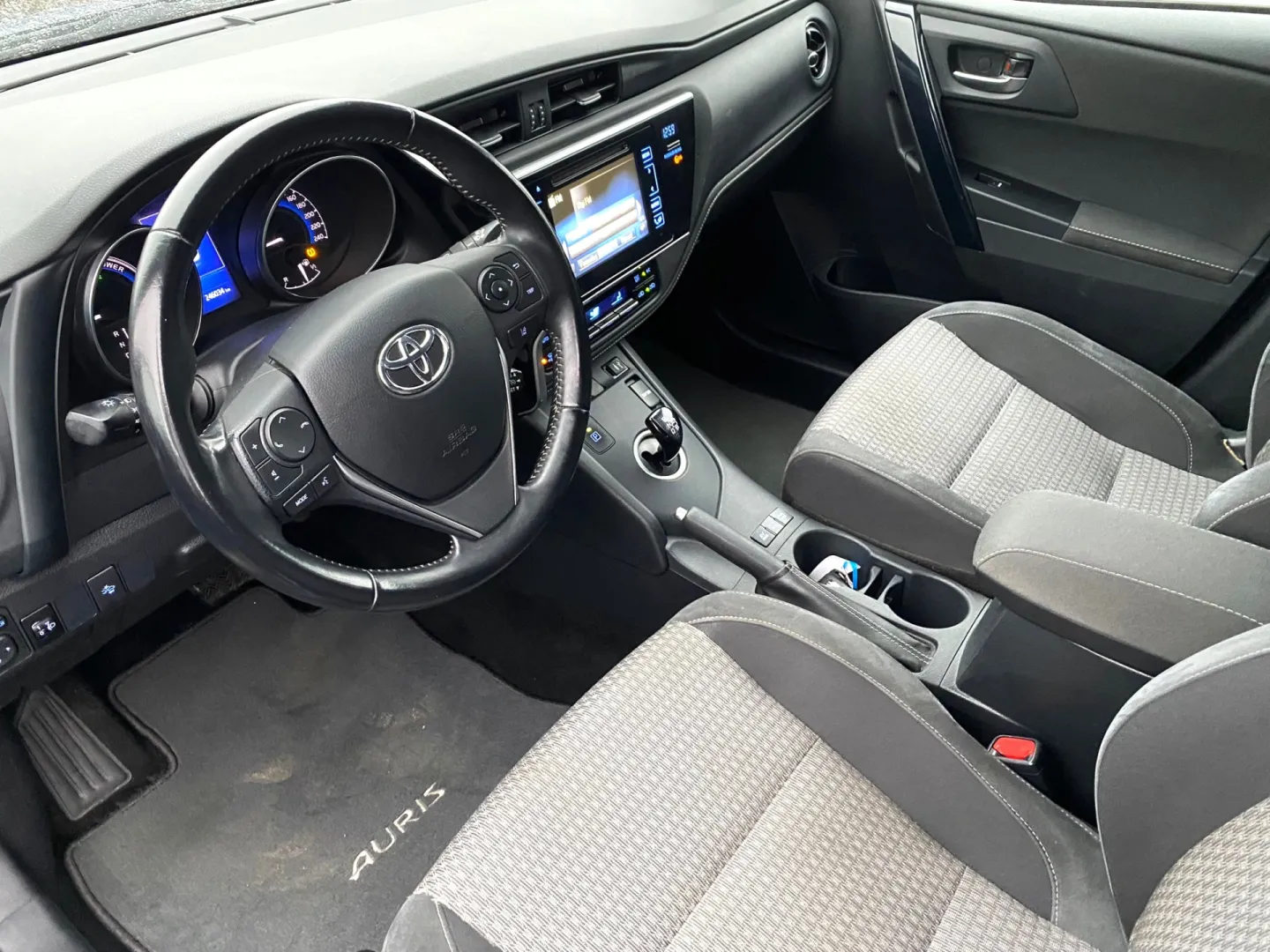 Cumpara/ Vinde online Toyota Auris 2017 SH, la cel mai bun pret pentru tine!