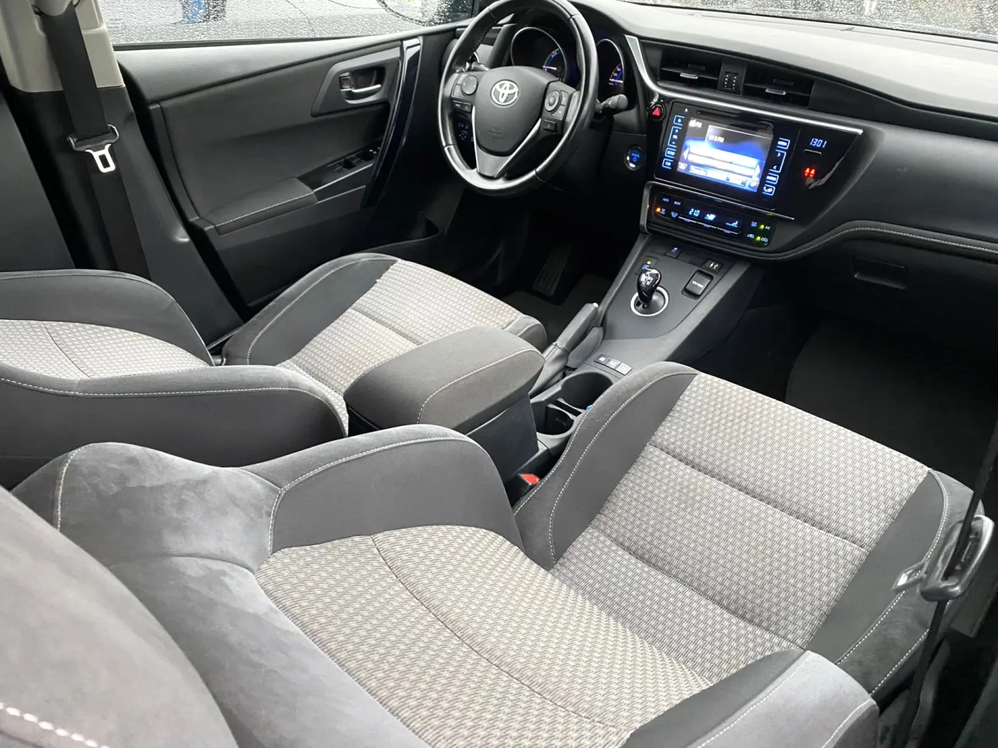 Cumpara/ Vinde online Toyota Auris 2017 SH, la cel mai bun pret pentru tine!