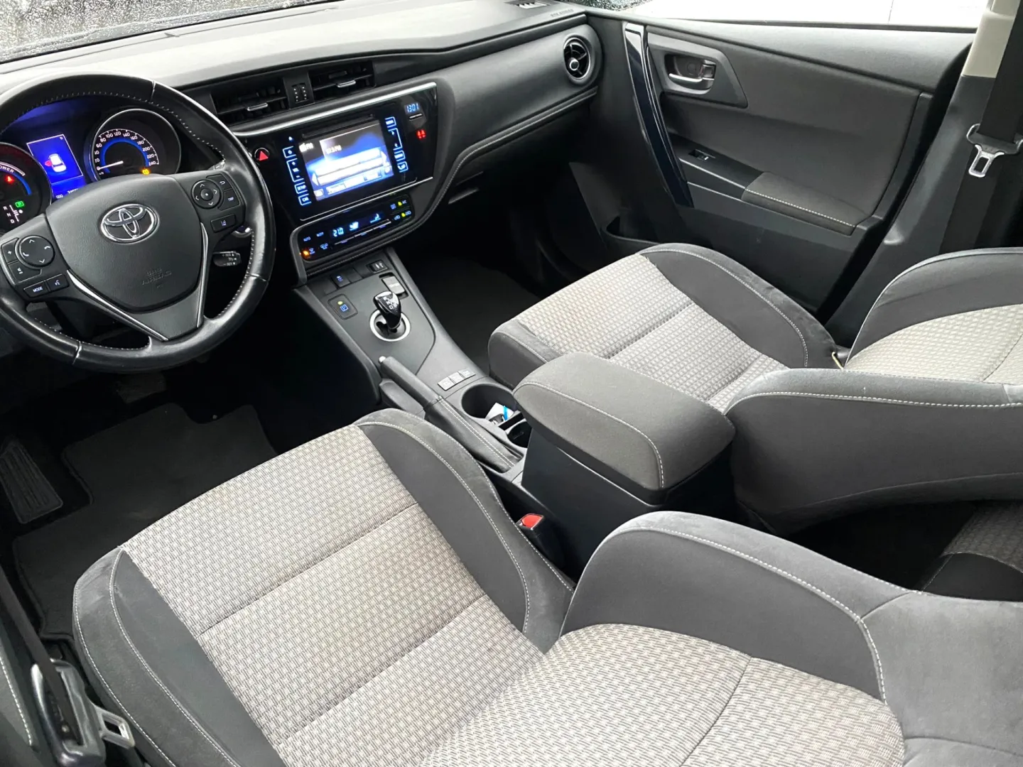 Cumpara/ Vinde online Toyota Auris 2017 SH, la cel mai bun pret pentru tine!