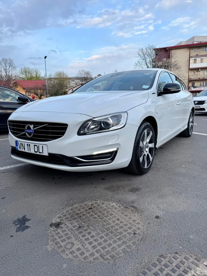 Cumpara/ Vinde online Volvo V60 2015 SH, la cel mai bun pret pentru tine!