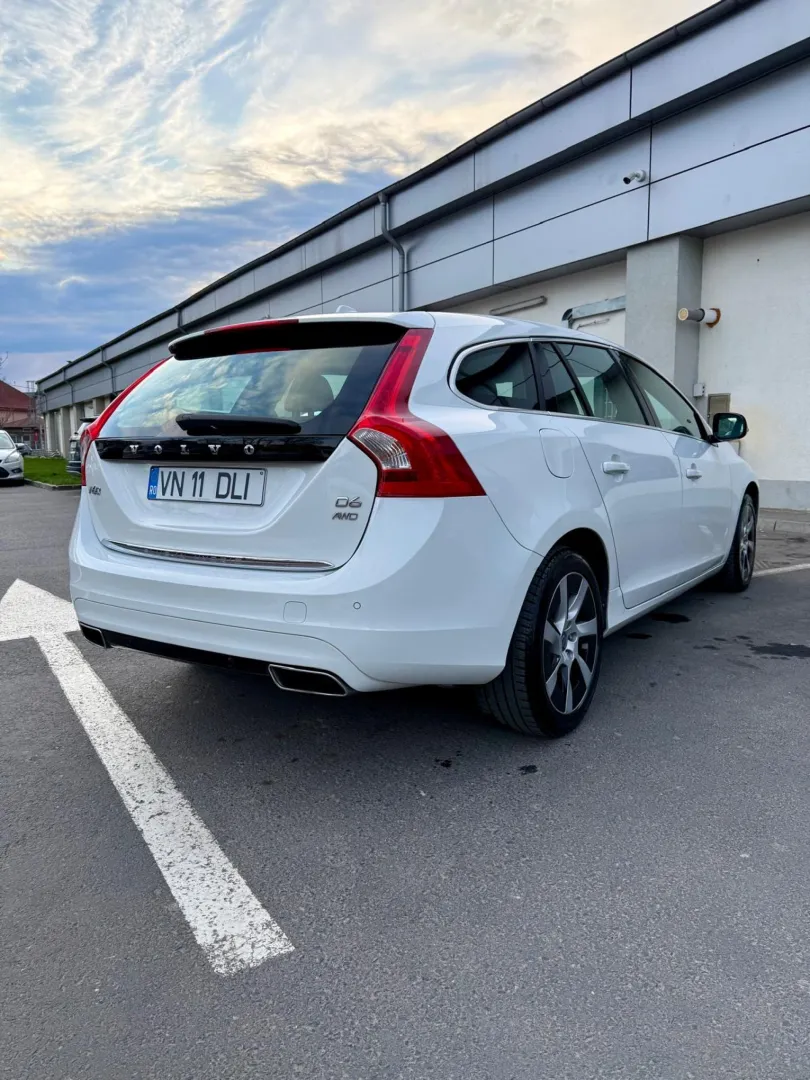 Cumpara/ Vinde online Volvo V60 2015 SH, la cel mai bun pret pentru tine!