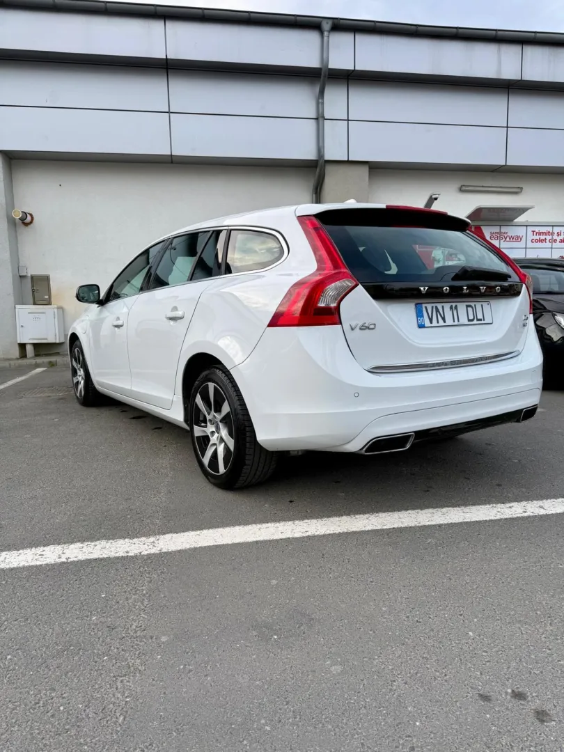 Cumpara/ Vinde online Volvo V60 2015 SH, la cel mai bun pret pentru tine!
