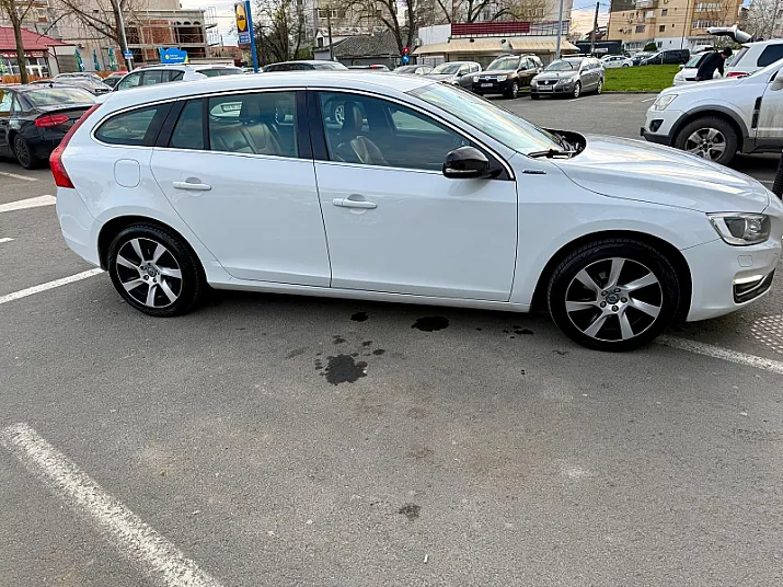 Cumpără / Vinde Volvo V60 2015 SH, la cel mai bun pret pentru tine!