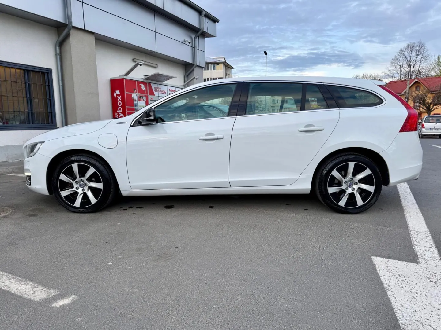 Cumpara/ Vinde online Volvo V60 2015 SH, la cel mai bun pret pentru tine!