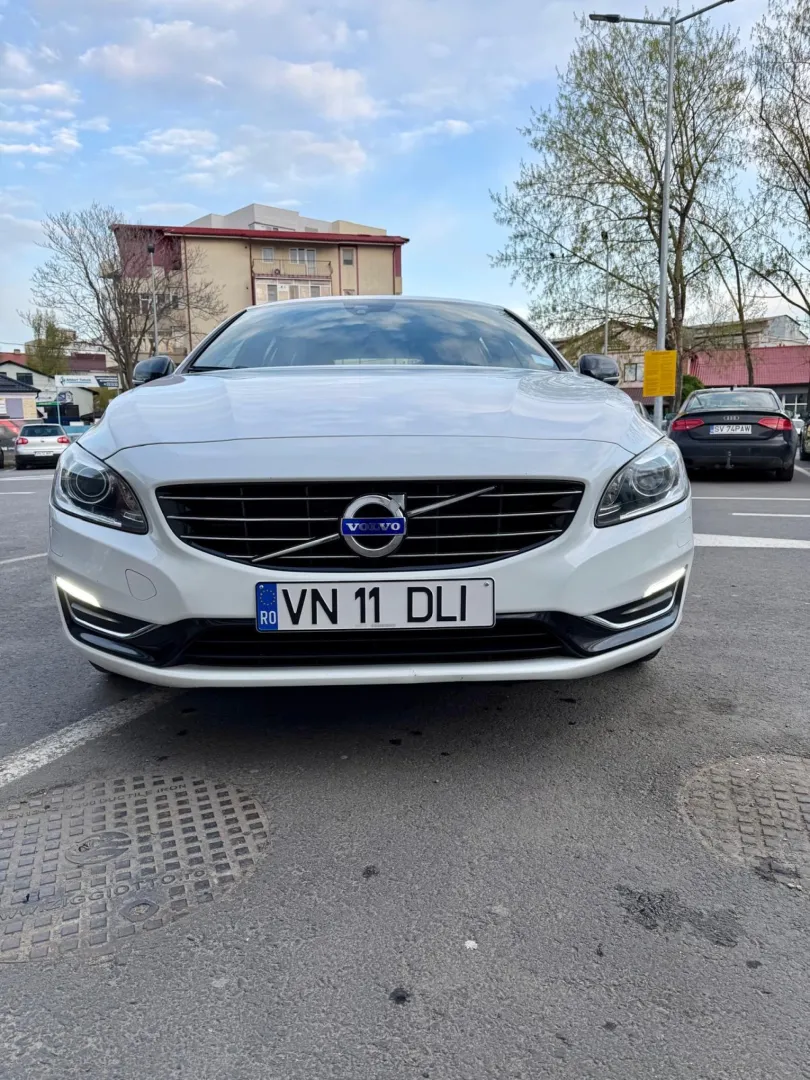 Cumpara/ Vinde online Volvo V60 2015 SH, la cel mai bun pret pentru tine!