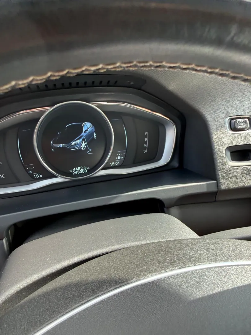 Cumpara/ Vinde online Volvo V60 2015 SH, la cel mai bun pret pentru tine!